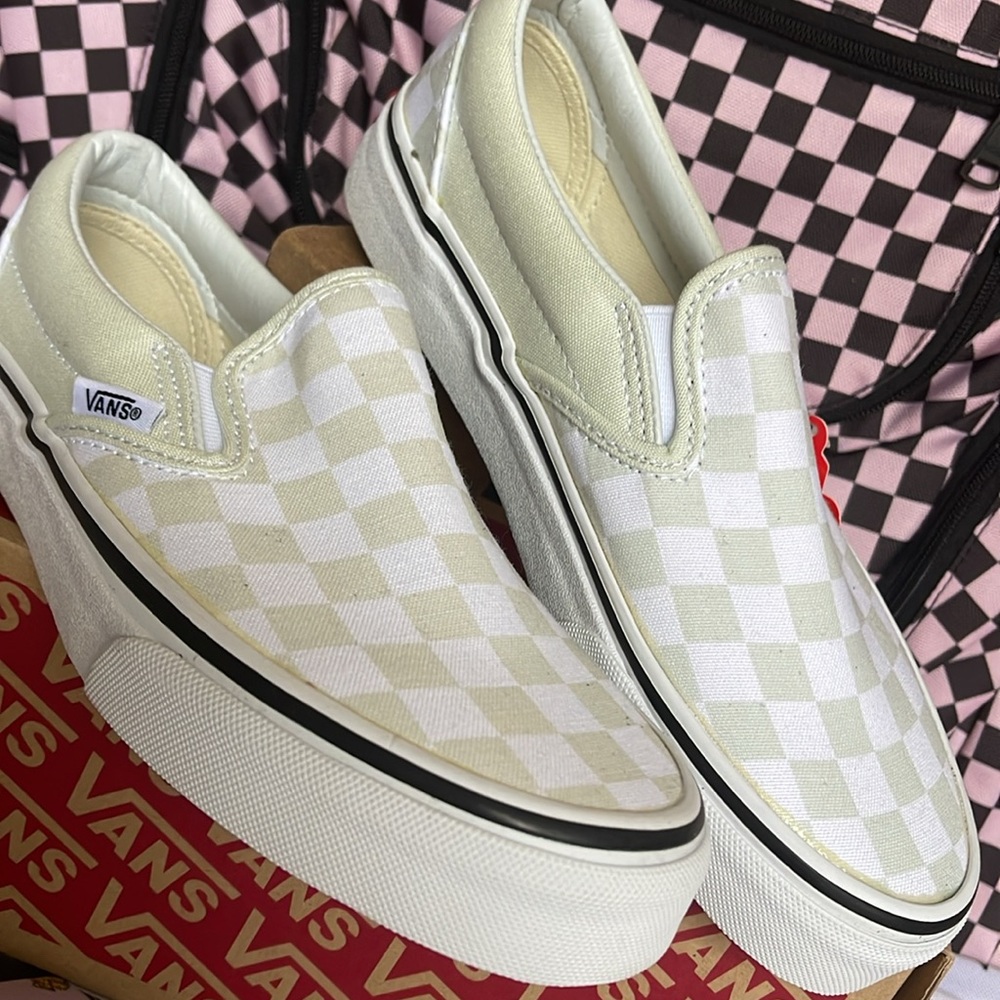 Vans WMNS CLASSIC SLIP-ON
(CHECKERBOARD) BLUE FLOWER
VN0A38F7QCL
Sneakers - Picture 8 of 16